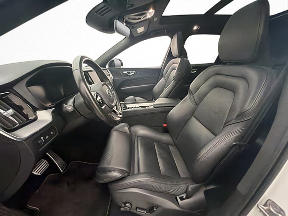 Volvo XC60 13 of 30
