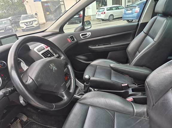Peugeot 307 SW 8 of 14