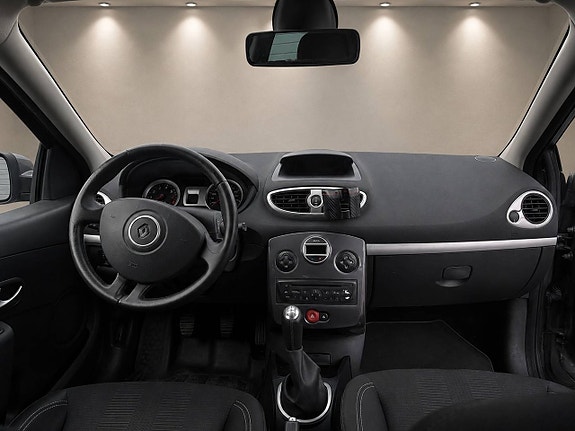 Renault Clio 8 of 9