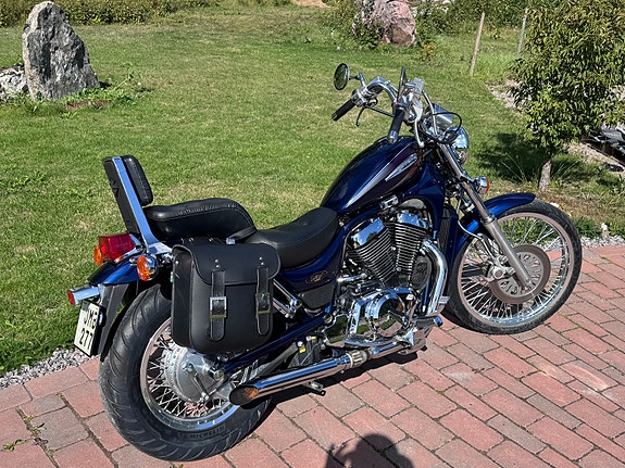 Suzuki Intruder VS 800 GL 2 of 3