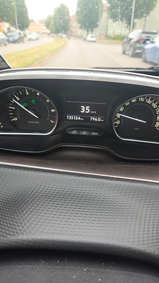 Peugeot 2008 6 of 8