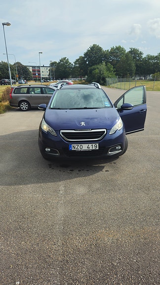 Peugeot 2008 2 of 8