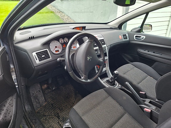 Peugeot 307 2 of 5