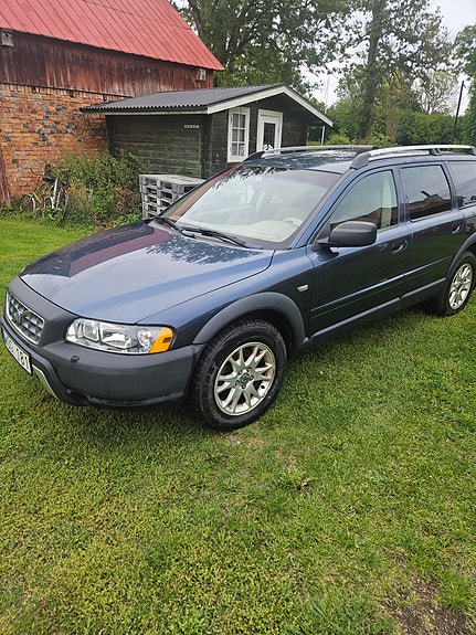 Volvo XC70 2 of 3
