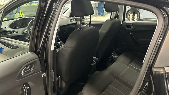 Peugeot 208 7 of 15