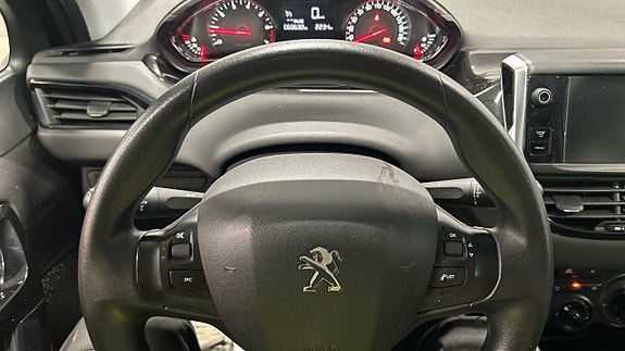 Peugeot 208 13 of 15