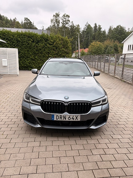 BMW 530e 2 of 8
