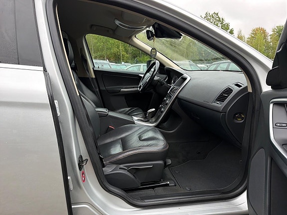 Volvo XC60 14 of 23
