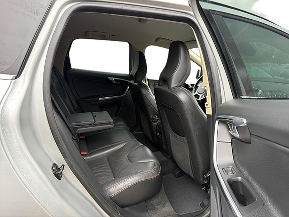 Volvo XC60 13 of 23