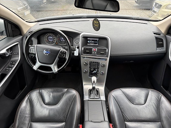 Volvo XC60 16 of 23