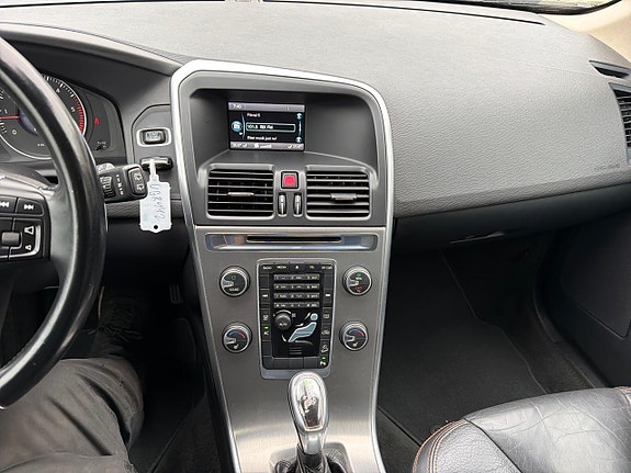 Volvo XC60 11 of 23