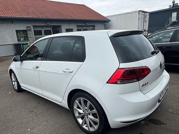 Volkswagen Golf VII 5 of 9
