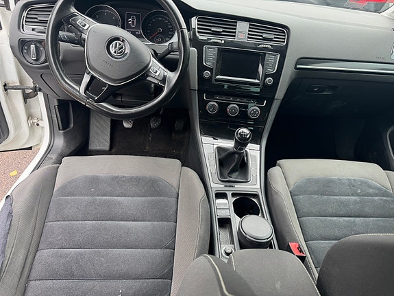 Volkswagen Golf VII 8 of 9