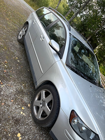 Volvo V50 2 of 13