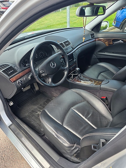 Mercedes-Benz E200 4 of 4