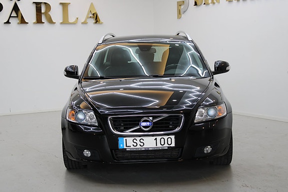 Volvo V50 2 of 12