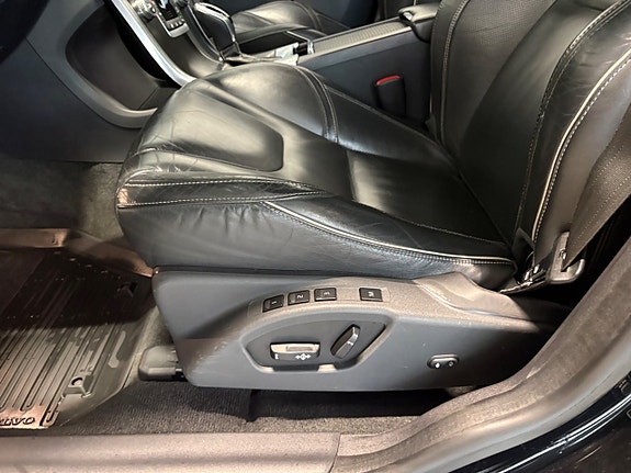 Volvo XC60 11 of 26