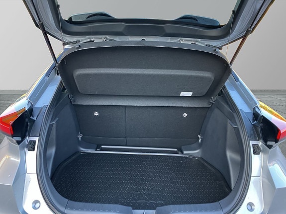 Toyota C-HR 12 of 12