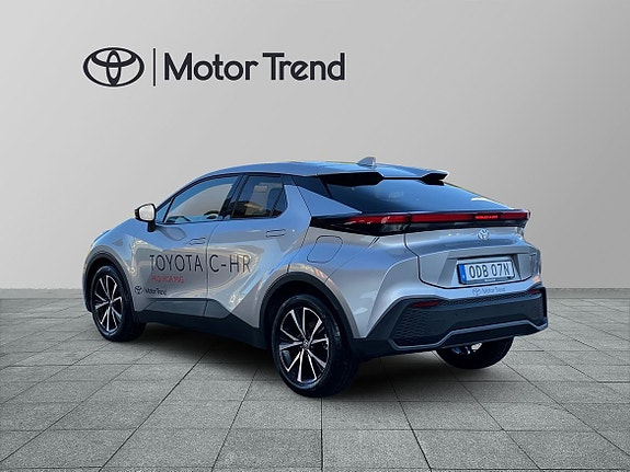 Toyota C-HR 3 of 12
