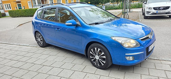 Hyundai i30 2 of 2