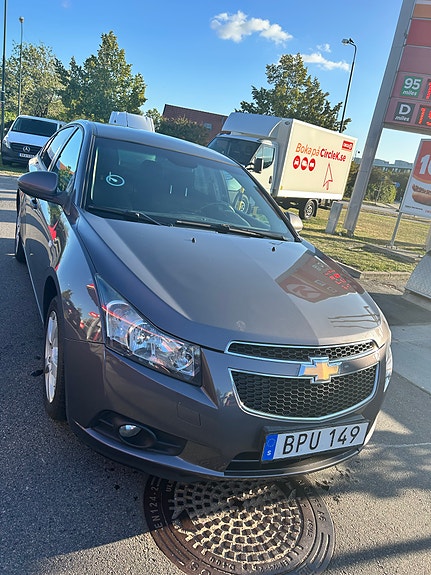 Chevrolet Cruze 2 of 2