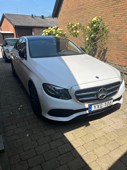Mercedes-Benz E220 d 2 of 8