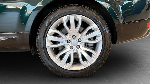 Land Rover Range Rover Sport 9 of 13