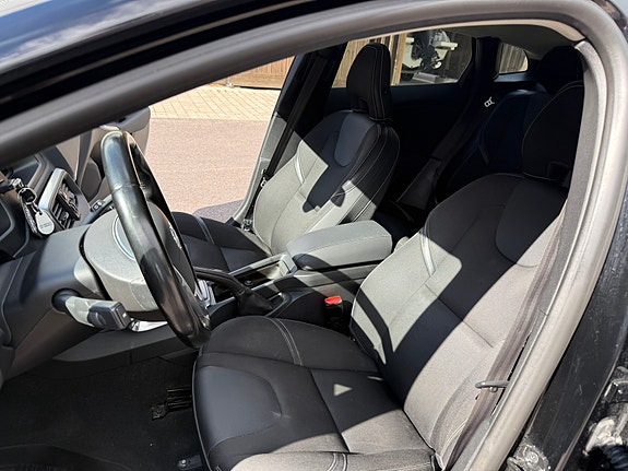 Volvo V40 8 of 12