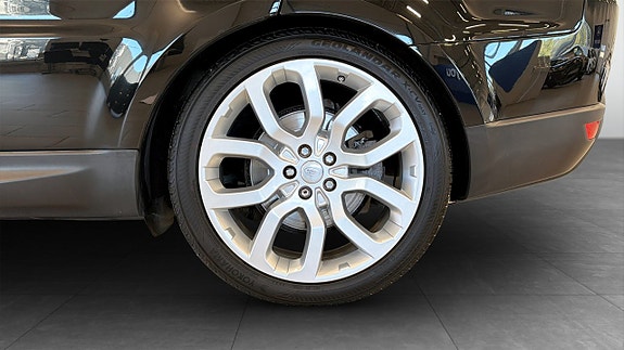 Land Rover Range Rover Sport 9 of 13