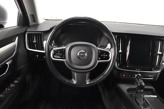 Volvo V90 2 of 23