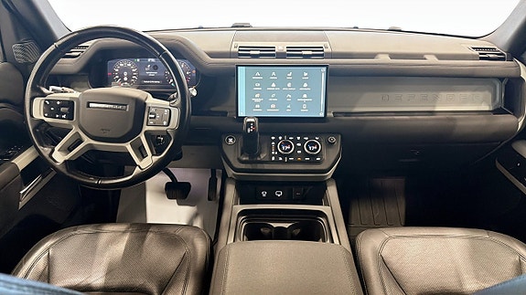 Land Rover Defender 110 4 of 12