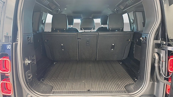 Land Rover Defender 110 10 of 12