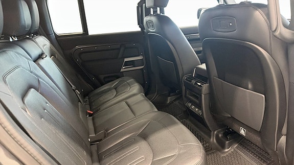 Land Rover Defender 110 5 of 12
