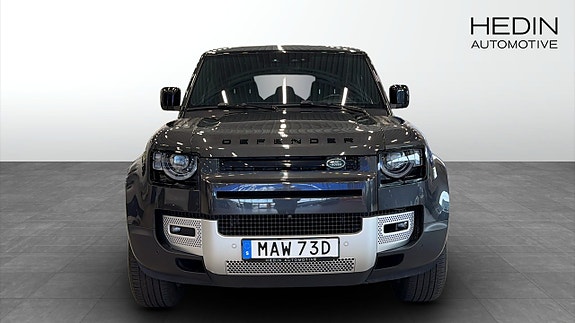 Land Rover Defender 110 8 of 12