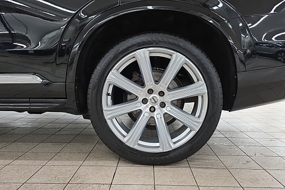 Volvo XC90 17 of 21