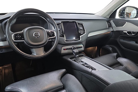 Volvo XC90 10 of 21