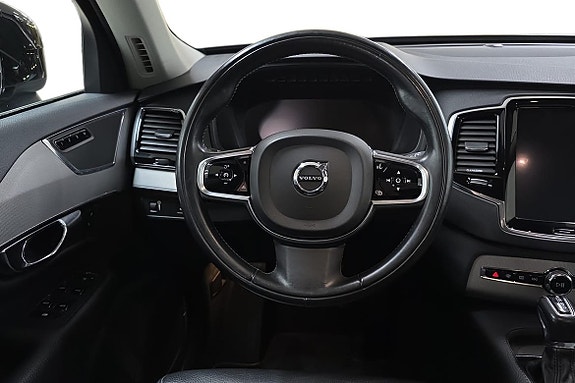 Volvo XC90 11 of 21