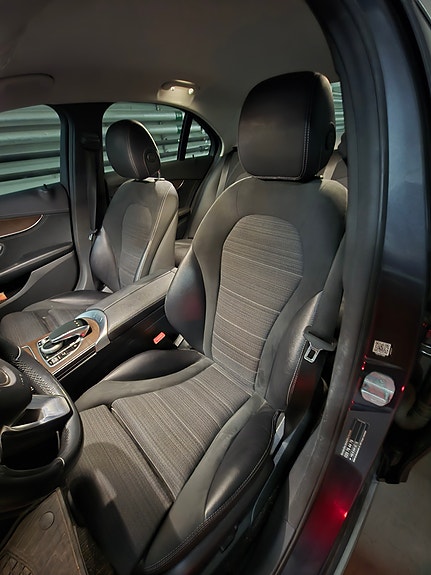 Mercedes-Benz C200 7 of 11