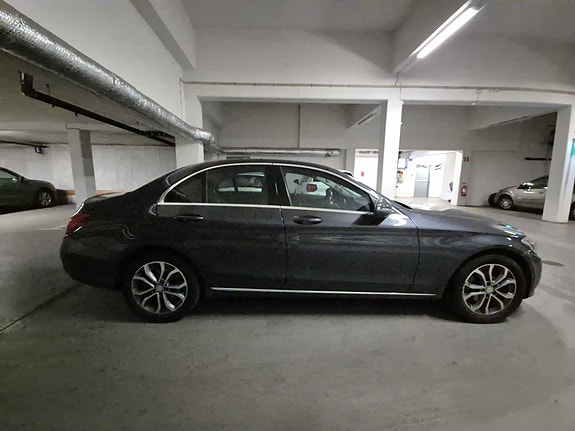 Mercedes-Benz C200 2 of 11