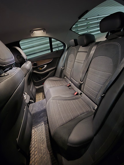 Mercedes-Benz C200 8 of 11