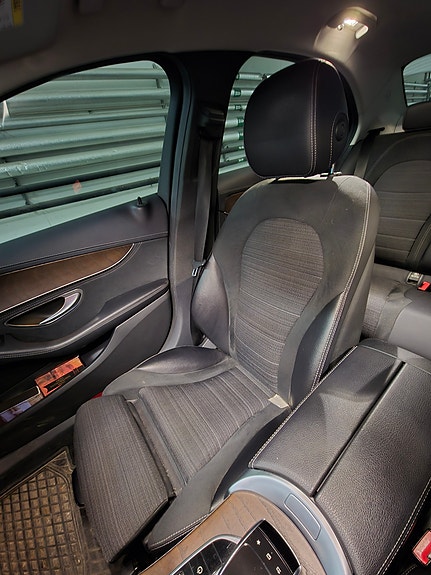 Mercedes-Benz C200 9 of 11