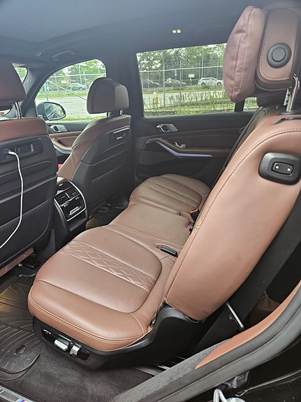 BMW X7 5 of 7