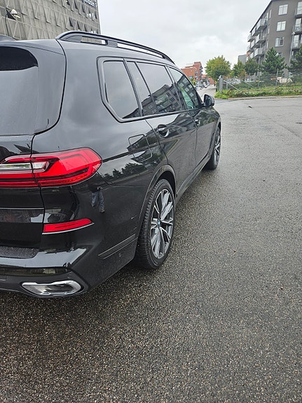BMW X7 2 of 7