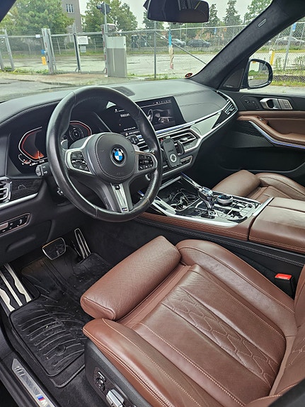 BMW X7 4 of 7