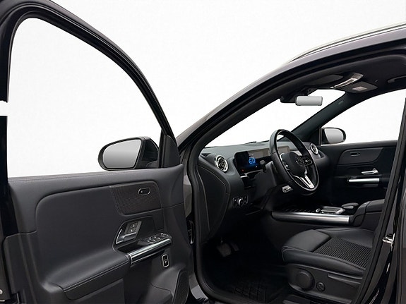 Mercedes-Benz EQA250+ 13 of 30