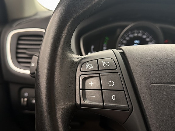 Volvo V40 Cross Country 14 of 28