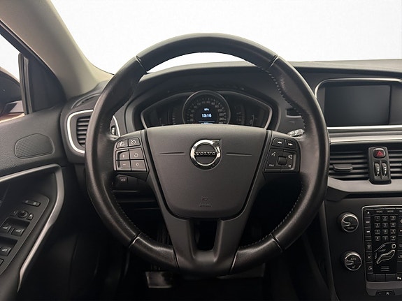 Volvo V40 Cross Country 13 of 28