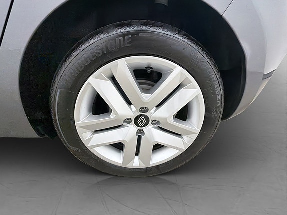 Renault Clio 28 of 30