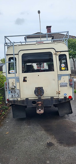 Land Rover 109 5 of 16