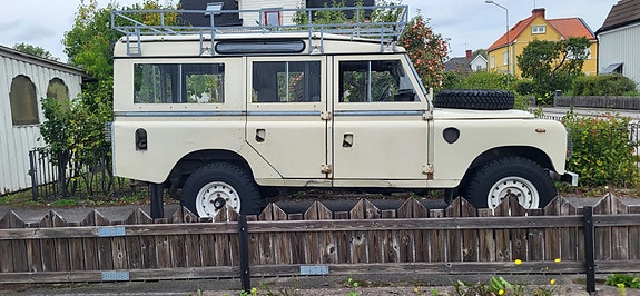 Land Rover 109 7 of 16